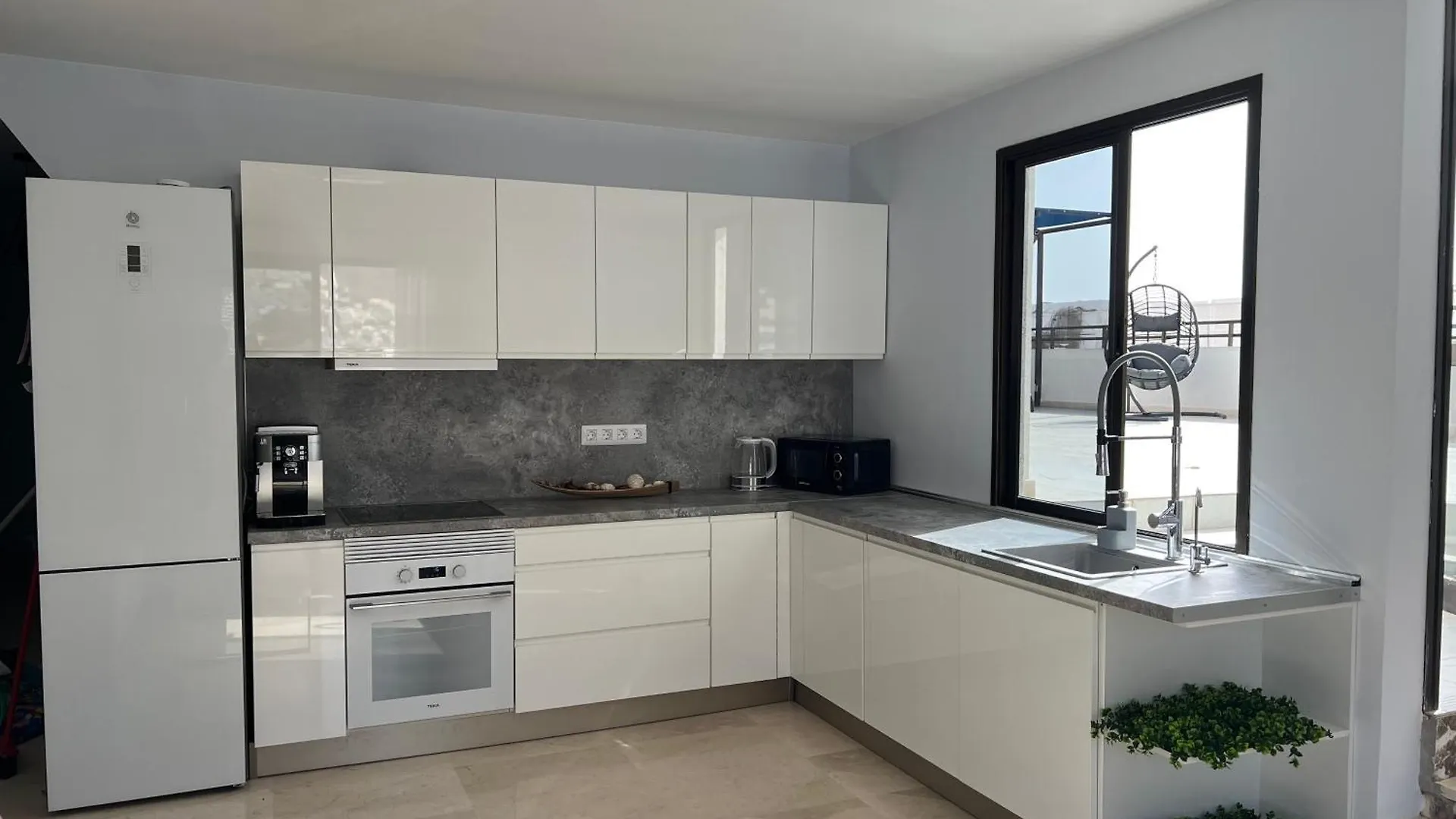 Apartment 4 Bedroom 2 Bathroom Penthouse With Private Patio And Jacuzzi, Astonishing Views Of Los Gigantes Puerto de Santiago