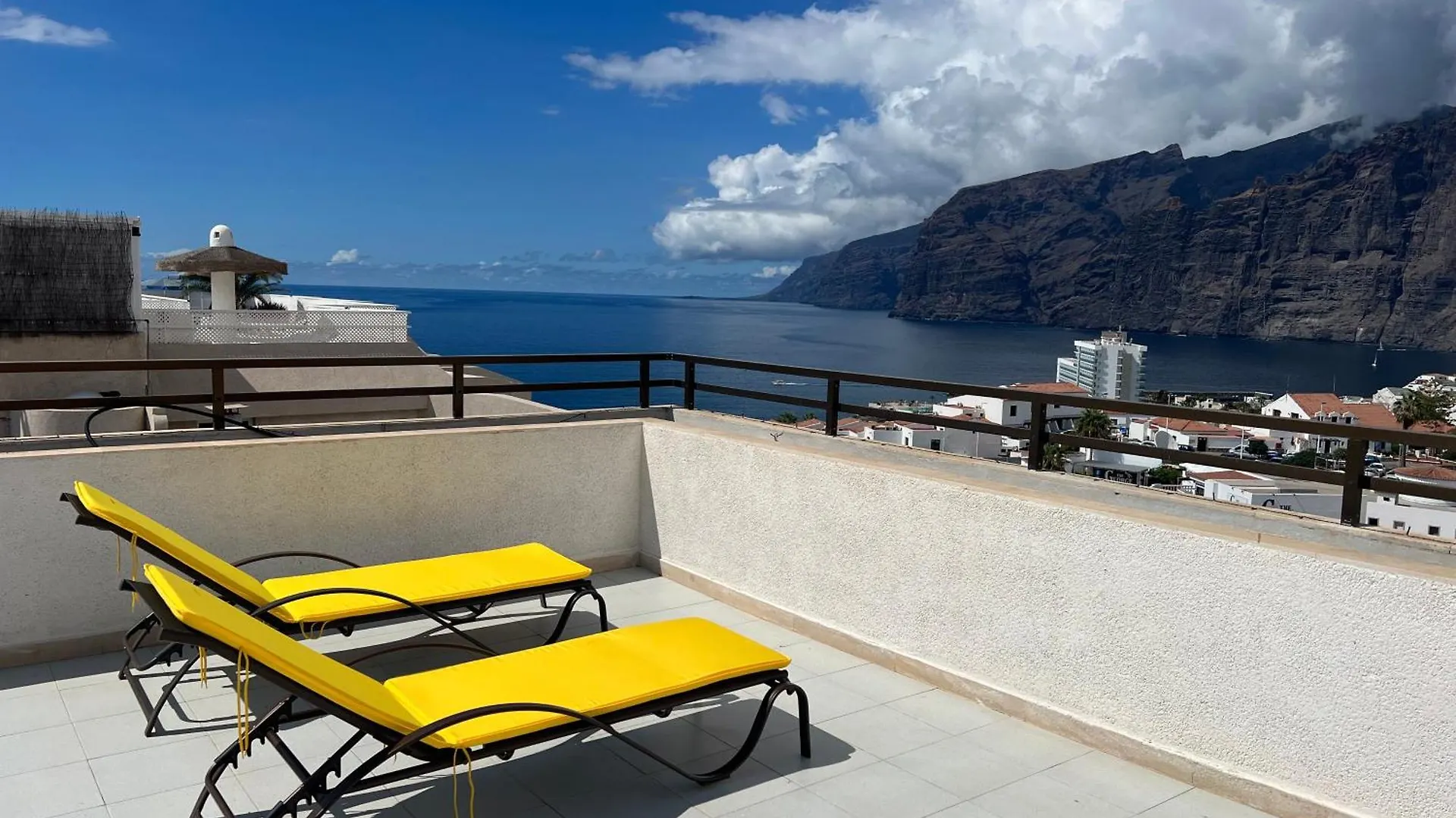 4 Bedroom 2 Bathroom Penthouse With Private Patio And Jacuzzi, Astonishing Views Of Los Gigantes location