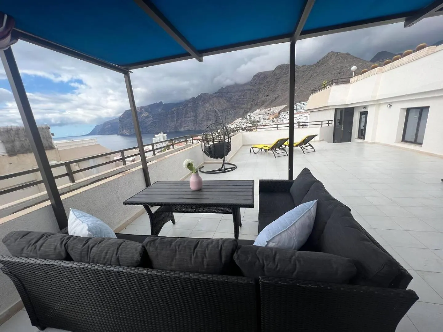 4 Bedroom 2 Bathroom Penthouse With Private Patio And Jacuzzi, Astonishing Views Of Los Gigantes Puerto de Santiago  0*, Puerto de Santiago (Tenerife)
